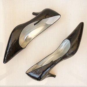 Bandolino Black Snakeskin Pointed Toe Heels | Sz 9